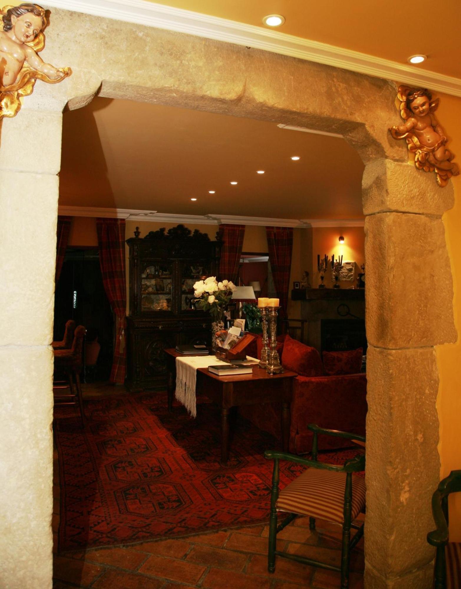 Hotel Almud Сальєнт-де-Гальєго Екстер'єр фото